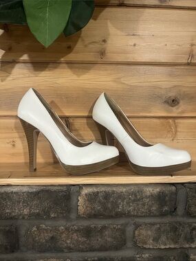 Delicious White Pump 4.5” Heels Shoes EUC Size 6.5